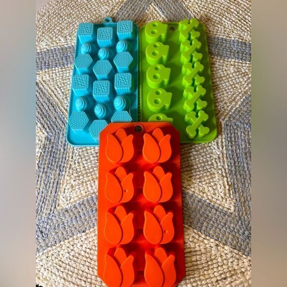 Silicone molds for baking or candy making - Picture 1 of 4
